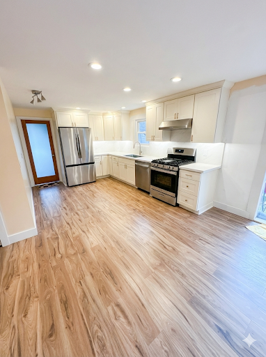 Contemporary Bright Kitchen